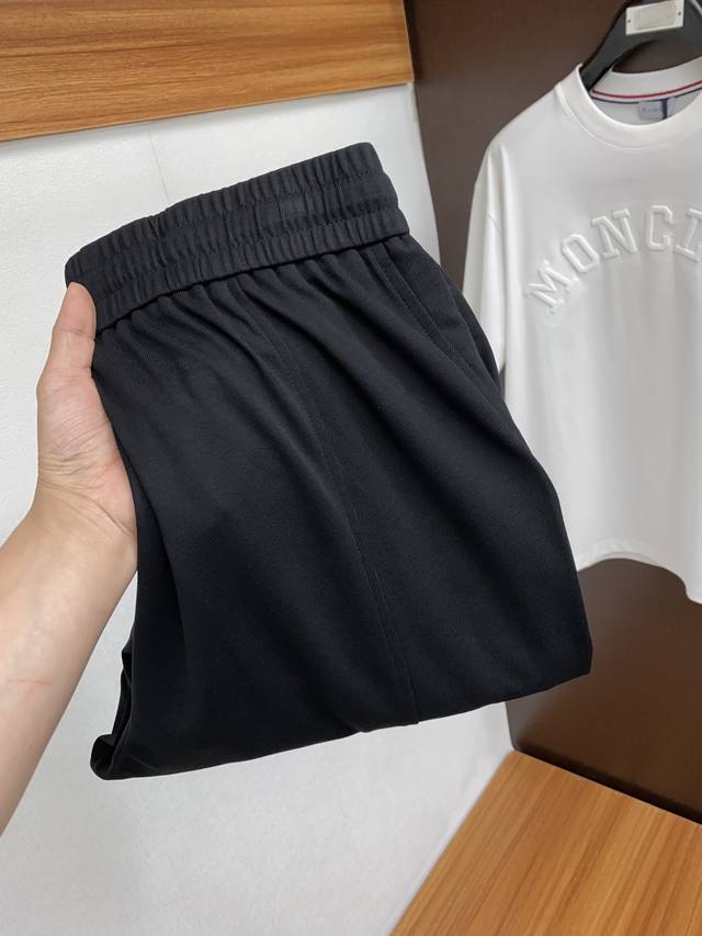 巴黎世家 2024最新休闲运动裤 定制面料49%聚酯纤维 36%棉
